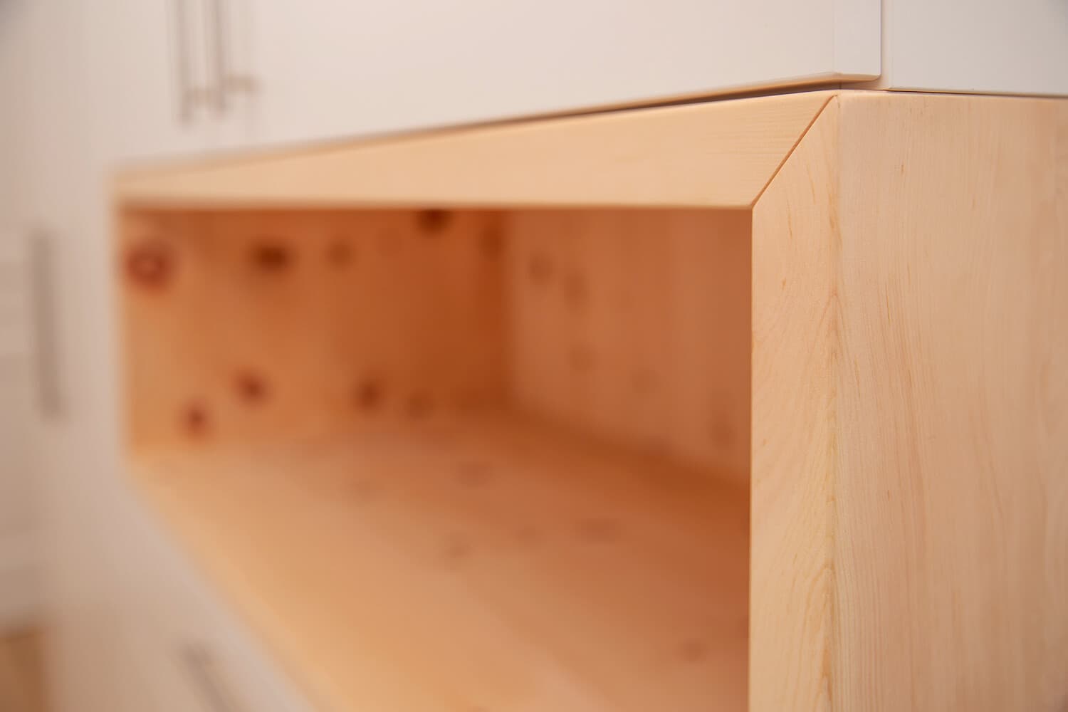 ZIRBENSCHLAFZIMMER MIT WEISS KOMBINIER