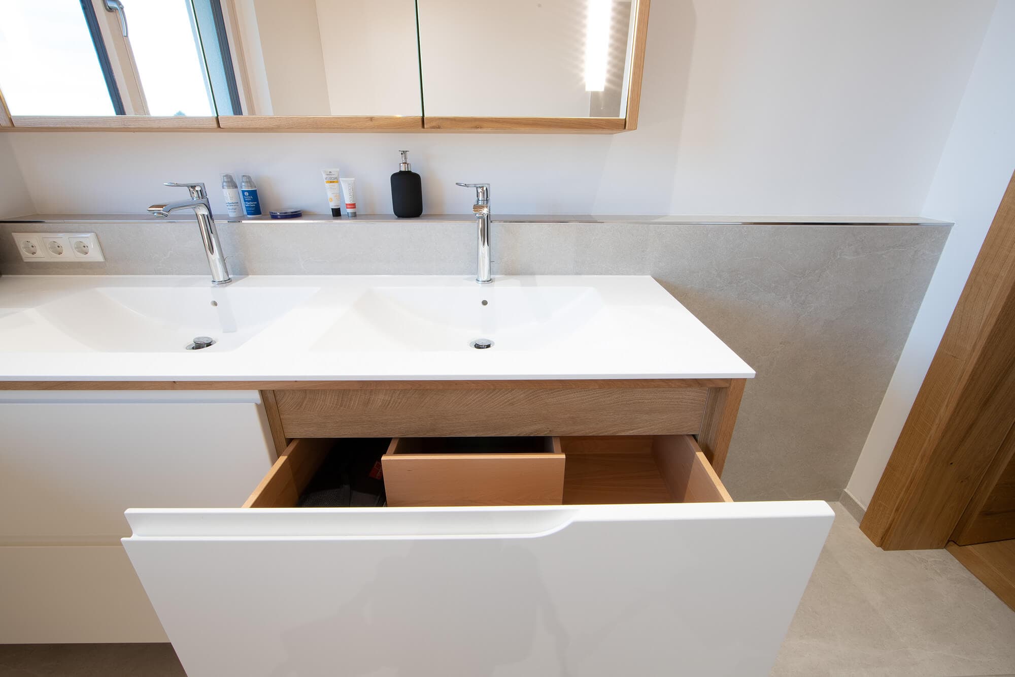 HOLZ IM BADEZIMMER