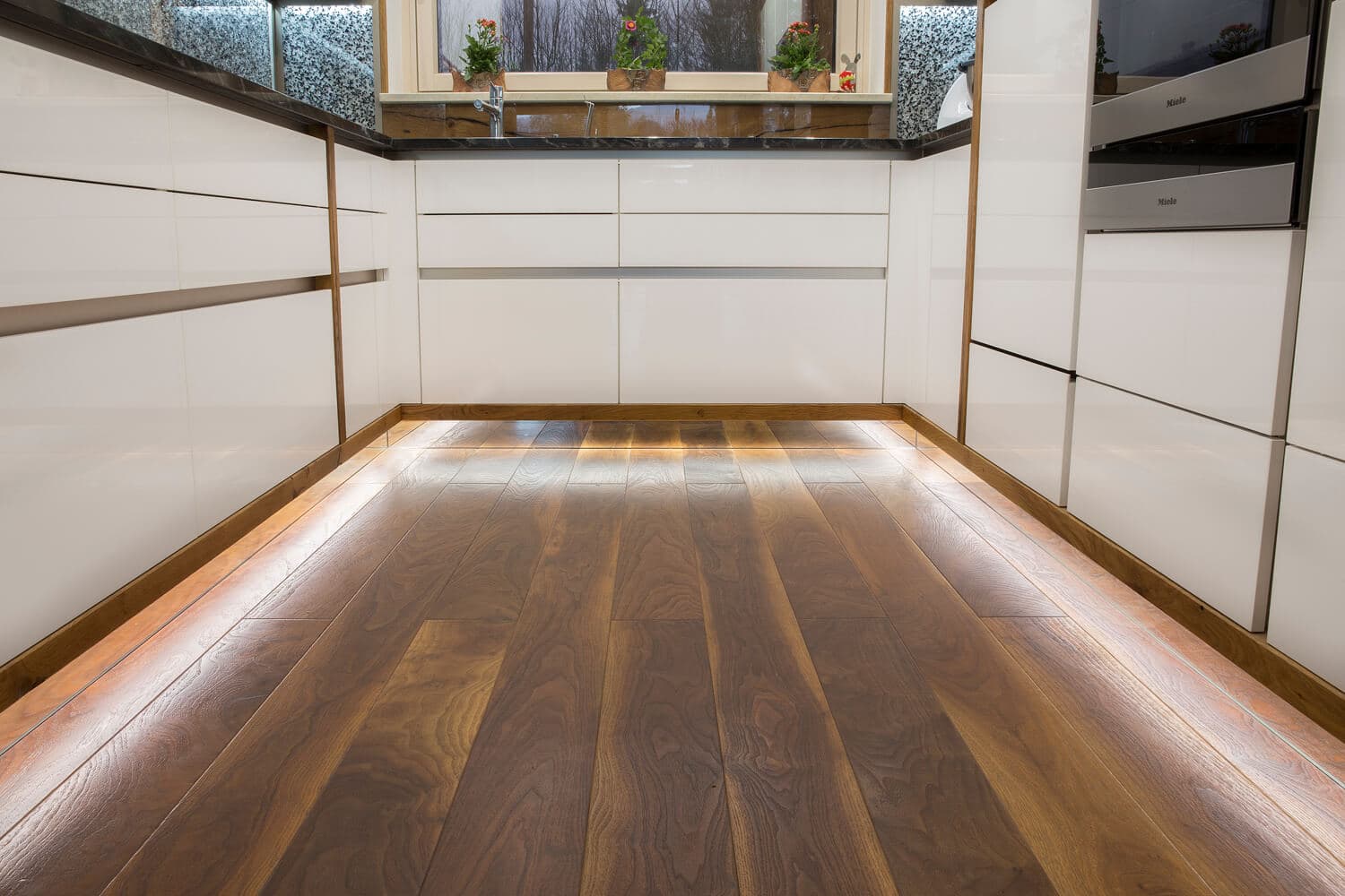 HOCHGLANZ VOLLENDET MIT SCHLOSSEICHE