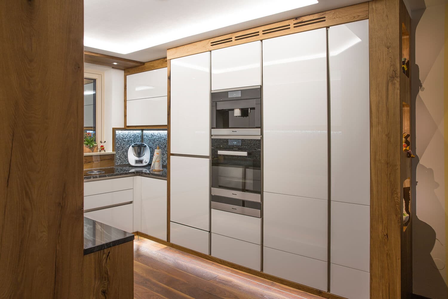 HOCHGLANZ VOLLENDET MIT SCHLOSSEICHE