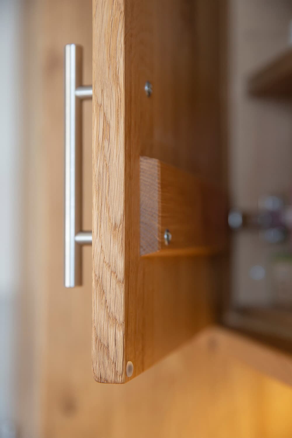 VIEL STAURAUM IN MASSIVER ECHTHOLZKÜCHE